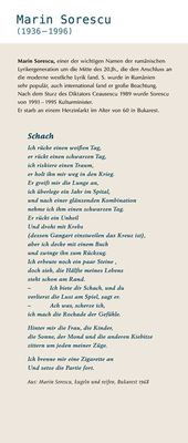 Texttafel zu einem rumänischen Lyriker mit dem Gedicht „Schach“, das Lebenskrisen als Züge einer Partie beschreibt.